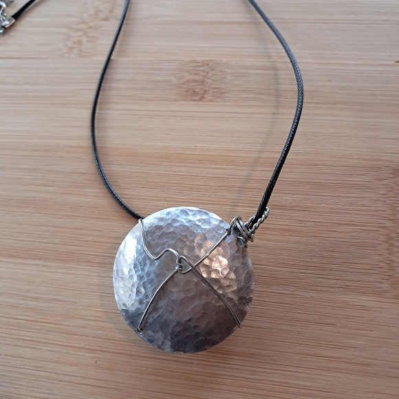 Elegant Multicolor Pendant Necklace - Picture 6 of 7